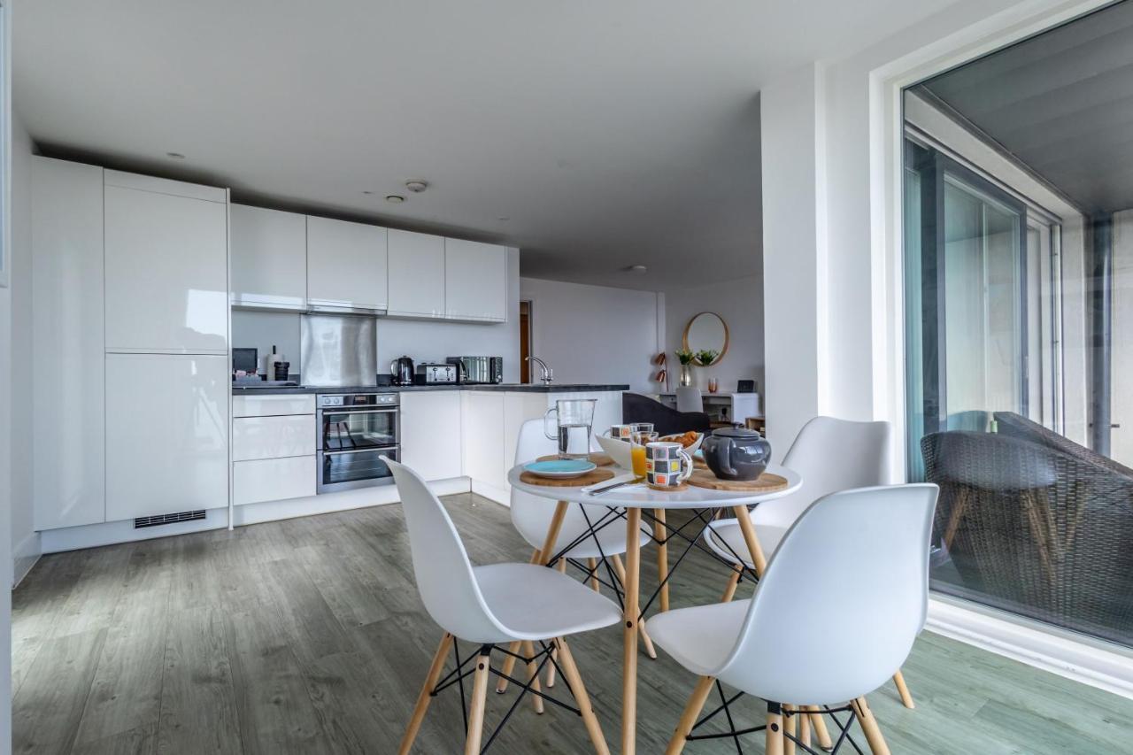 Seaview West Coast - Exceptional - 2 Bedrooms Sleeps 5 -Stunning Sea Views - 500 Metres To Beach Борнмут Экстерьер фото