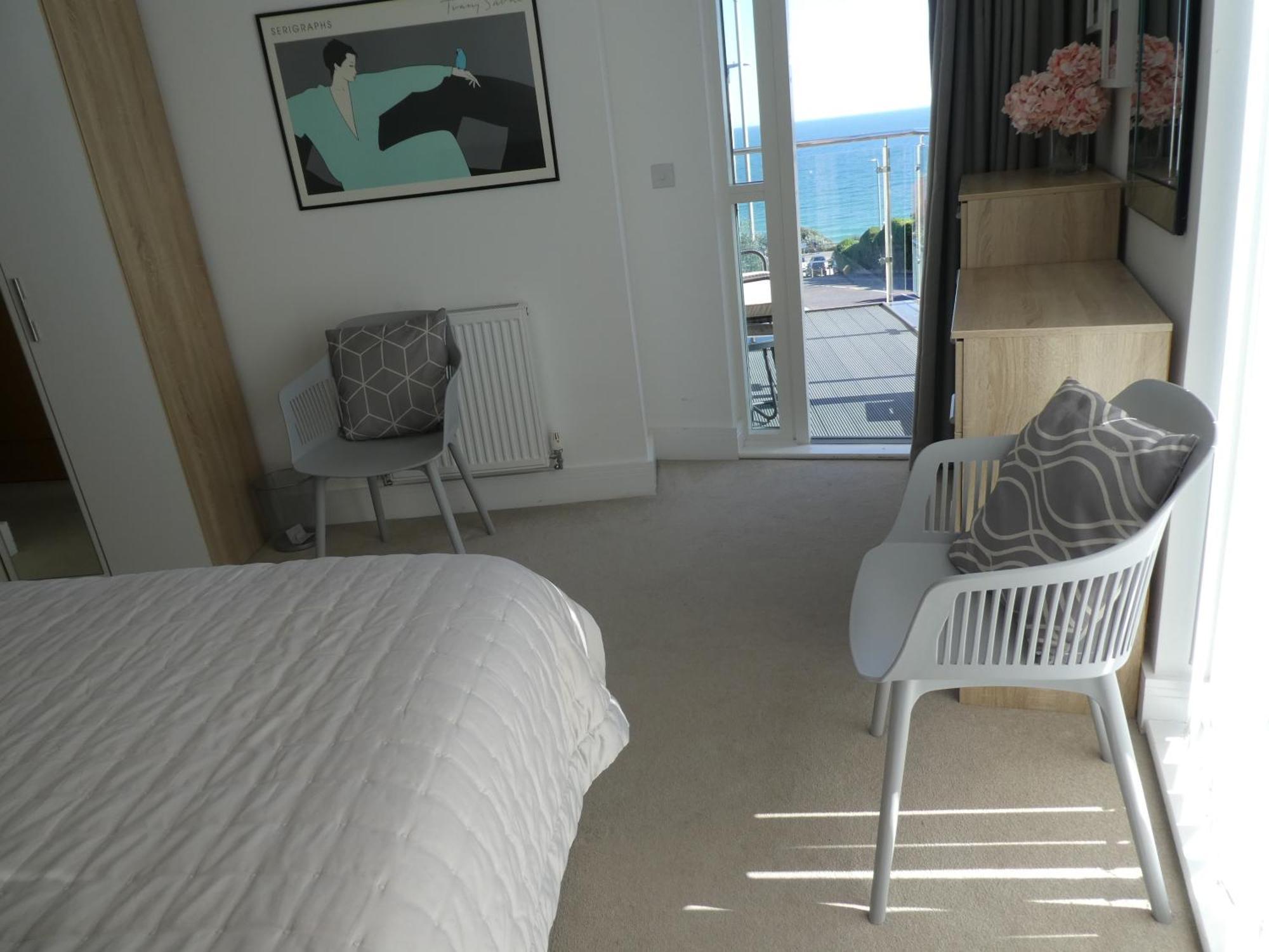Seaview West Coast - Exceptional - 2 Bedrooms Sleeps 5 -Stunning Sea Views - 500 Metres To Beach Борнмут Экстерьер фото
