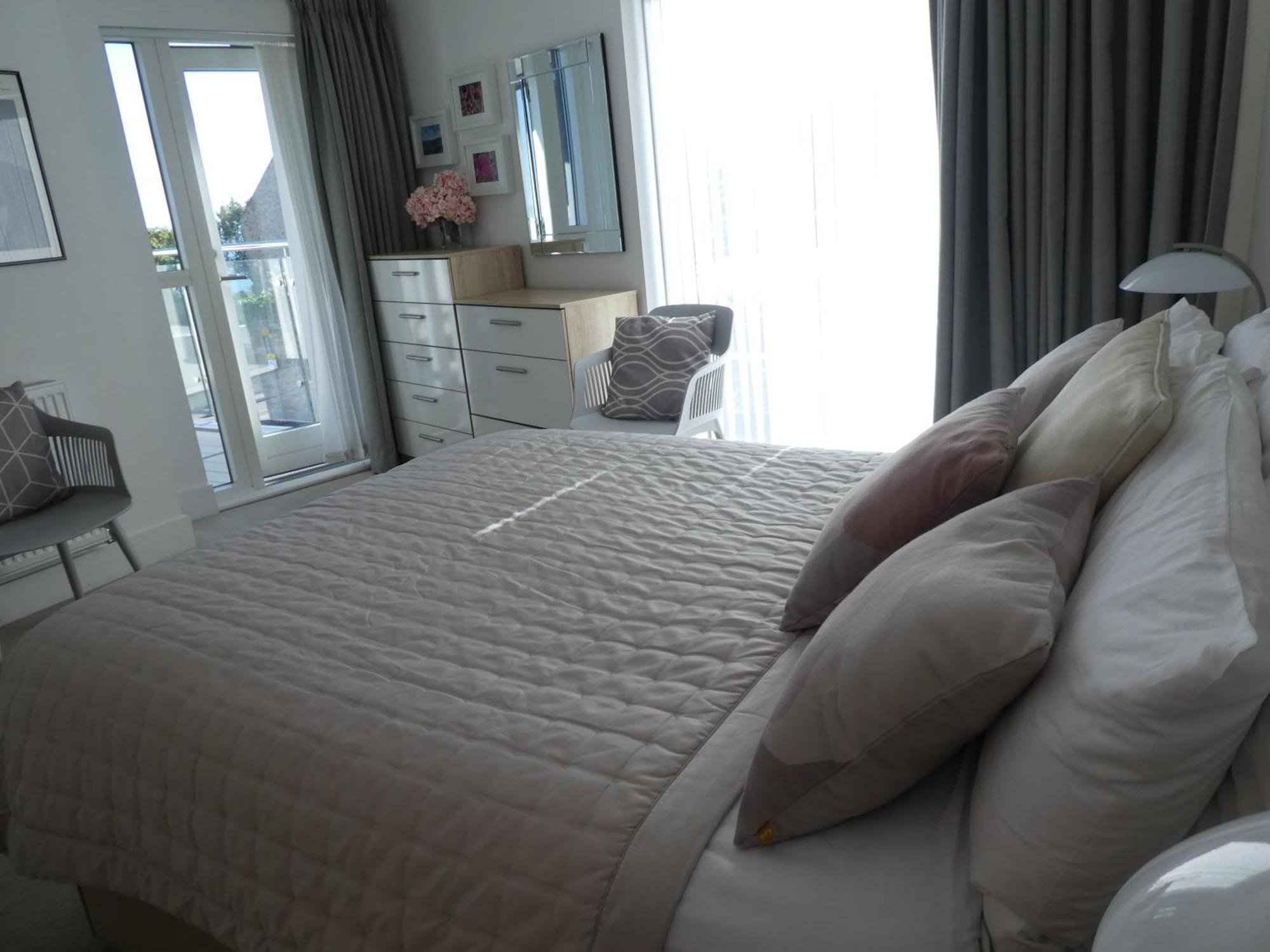 Seaview West Coast - Exceptional - 2 Bedrooms Sleeps 5 -Stunning Sea Views - 500 Metres To Beach Борнмут Экстерьер фото